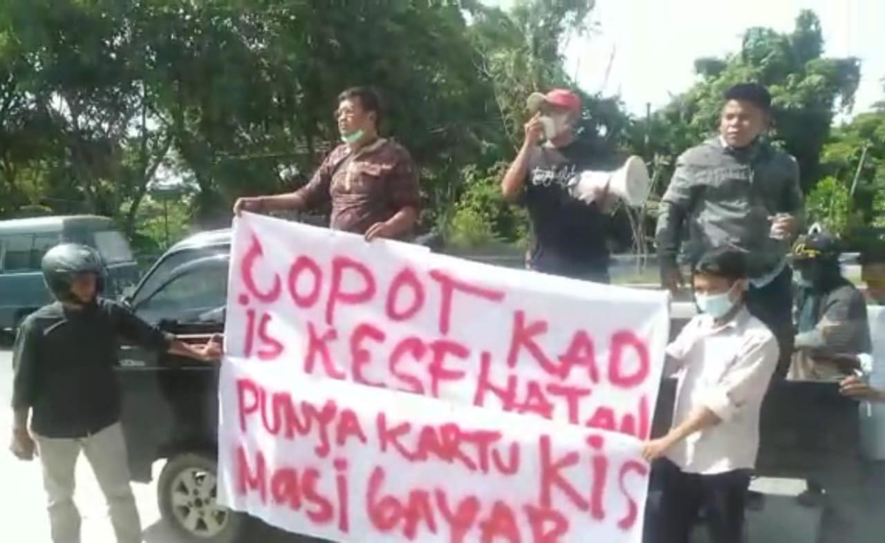 Gelar Aksi, Aliansi Masyarakat Peduli Jeritan Rakyat bawa tuntutan  copot kadis Kesehatan Kampar
